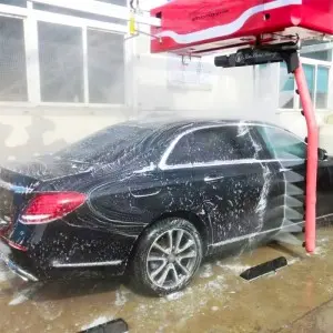 Single swing arm contactless car washing machine